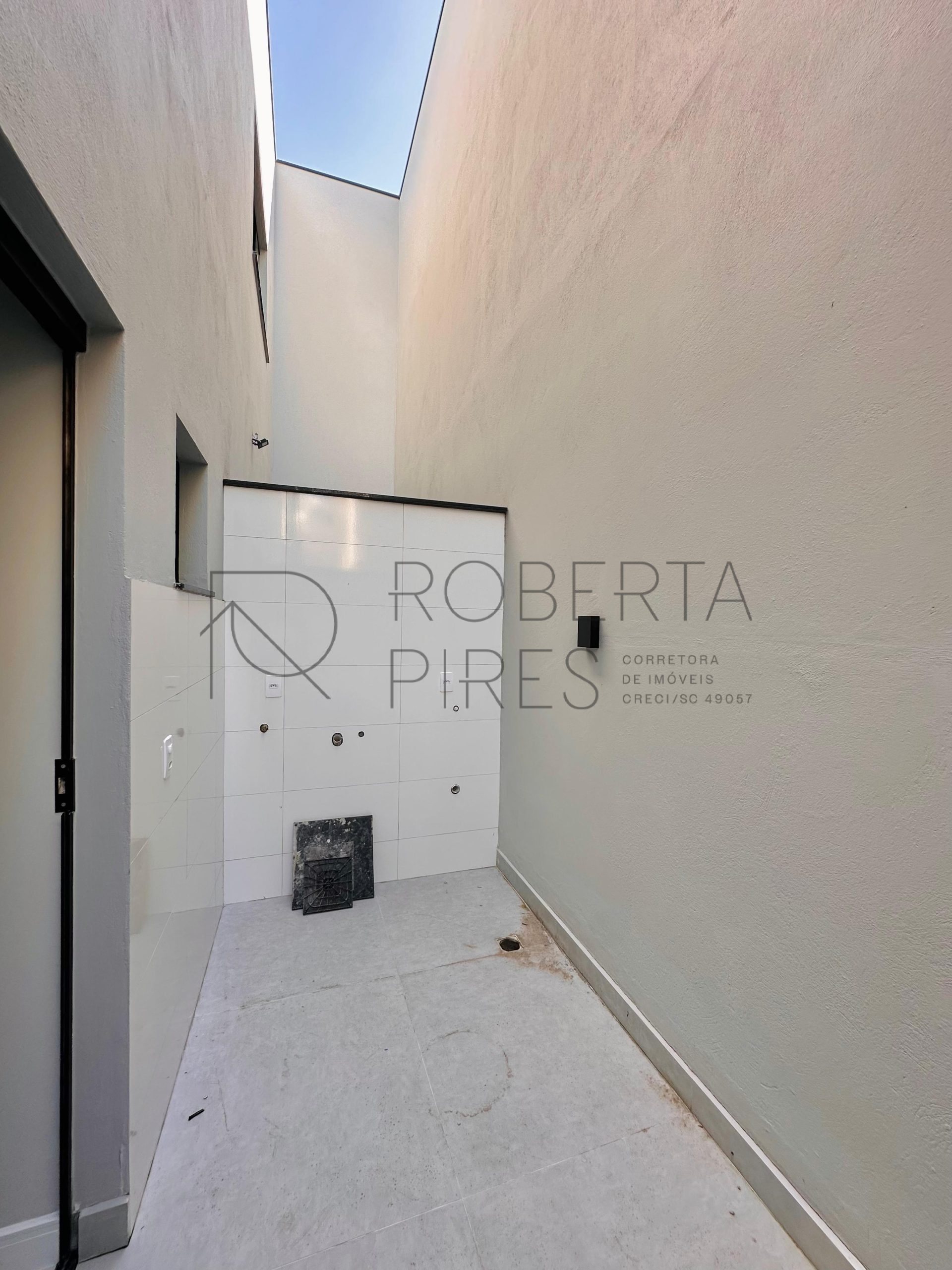 Sobrado Geminado no Bairro Rio Pequeno – foto 2