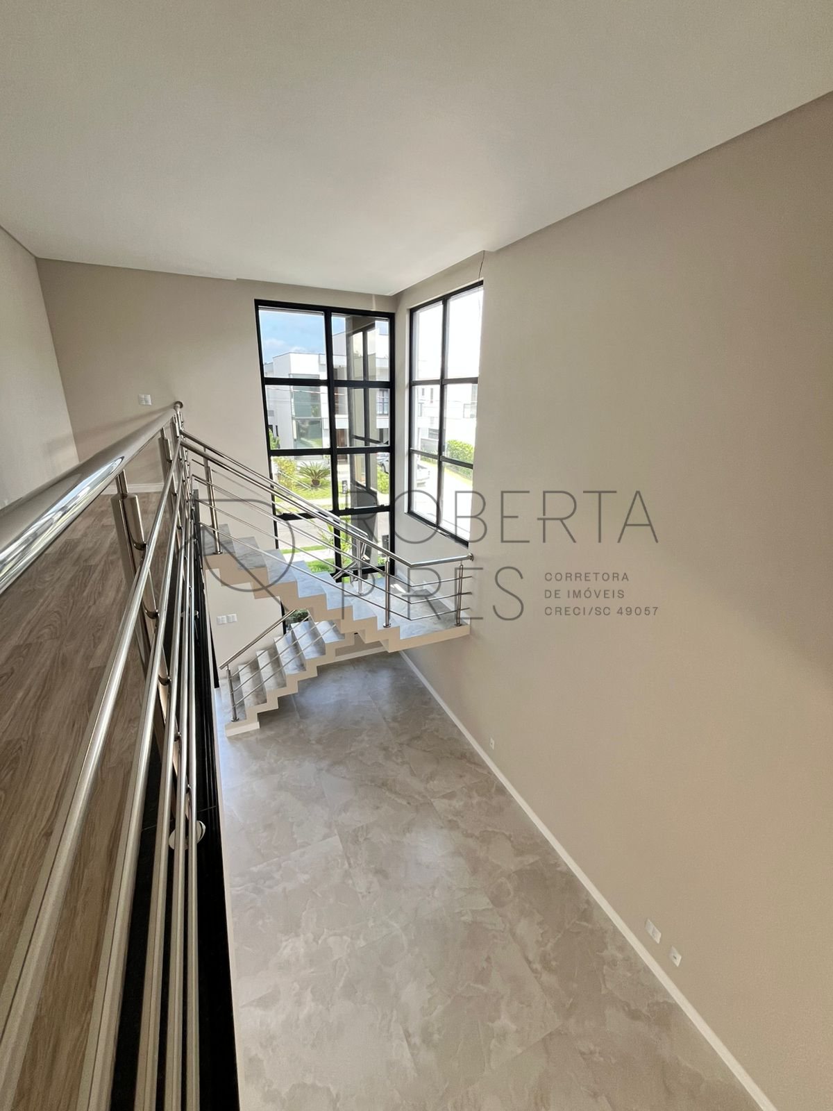 Casa alto padrão no condomínio Caledônia, Bairro Santa Regina. – foto 5