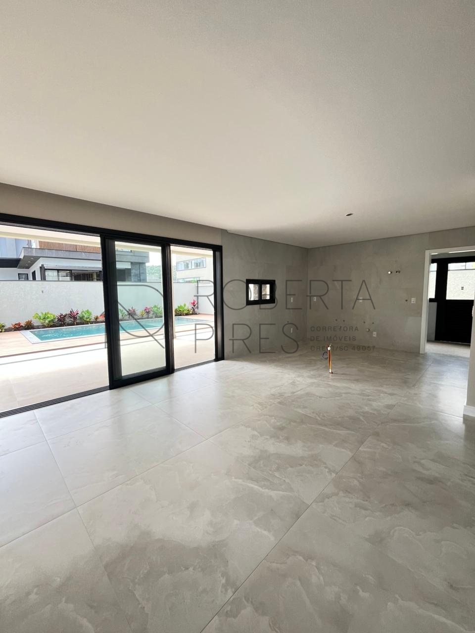 Casa alto padrão no condomínio Caledônia, Bairro Santa Regina. – foto 4